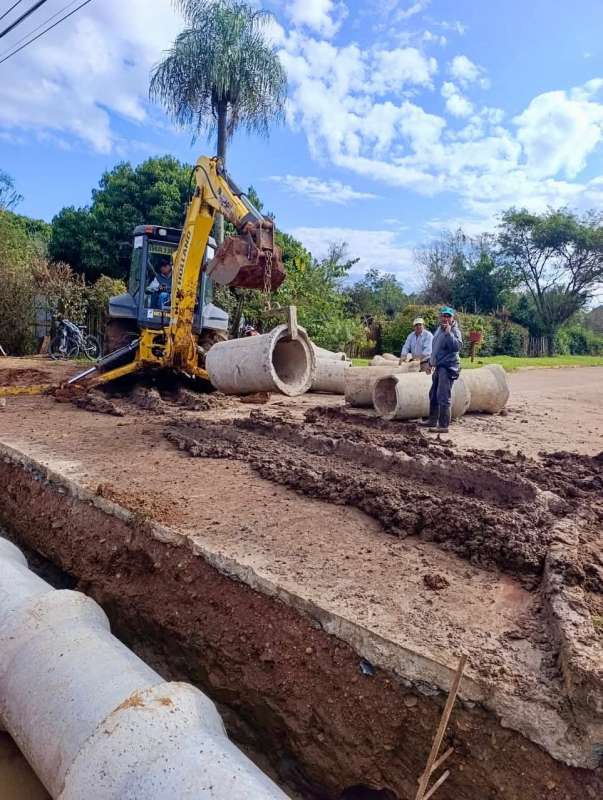 En Roque Sáenz Peña y Juan Savall se avanza con la colocación de caños